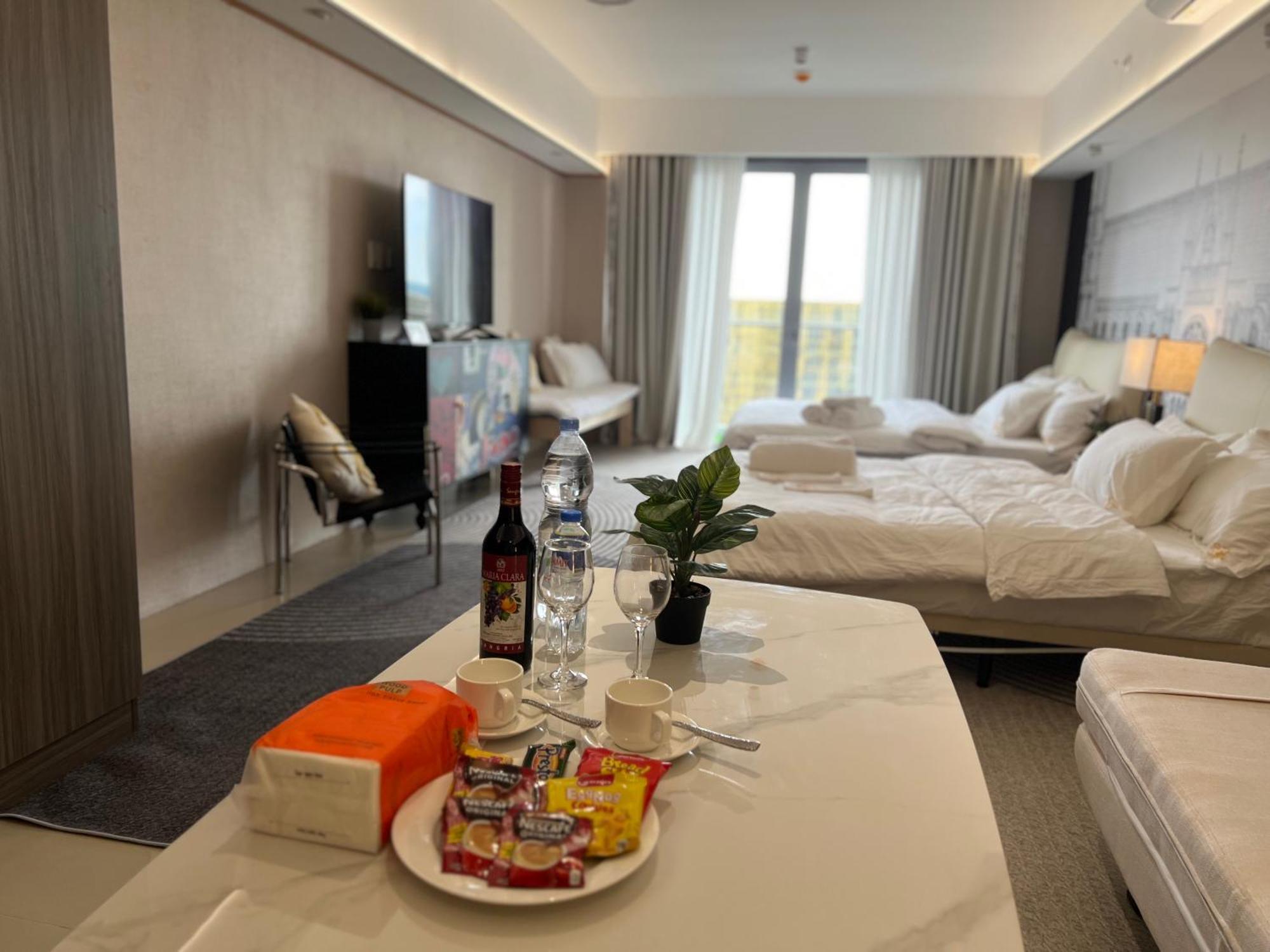 Luxurious European Style Penthouse Modern Apart Ment Cross City Of Dreams Okada Solaire Moa Airport Manila Bagian luar foto